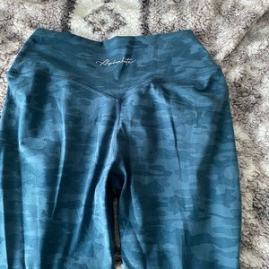 Alphalete camo surfsce leggings